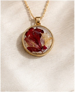 Concept rendering of Le Rosse Studio Botanical Forms preserved botanical necklace