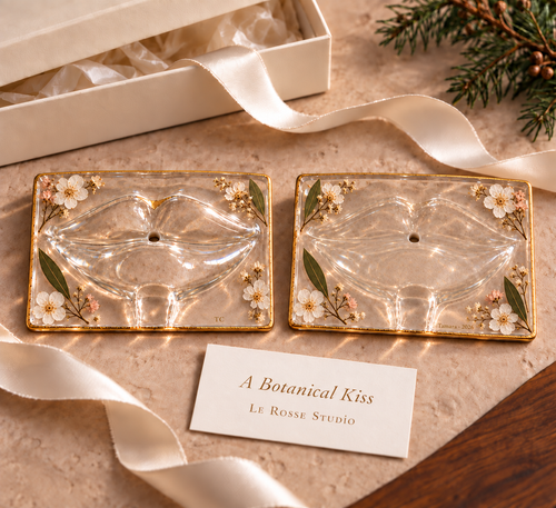 Design preview: clear floral lips with tiny gold personalization; price per piece.